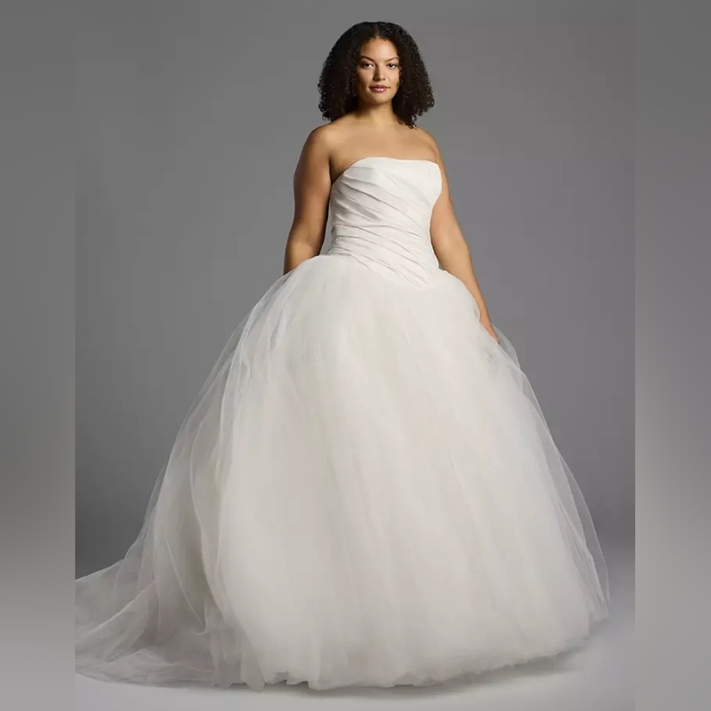 Vera Wang Strapless Ball Gown Wedding Dress Taffeta Tulle NWT Sz 12 Soft White - Picture 2 of 12